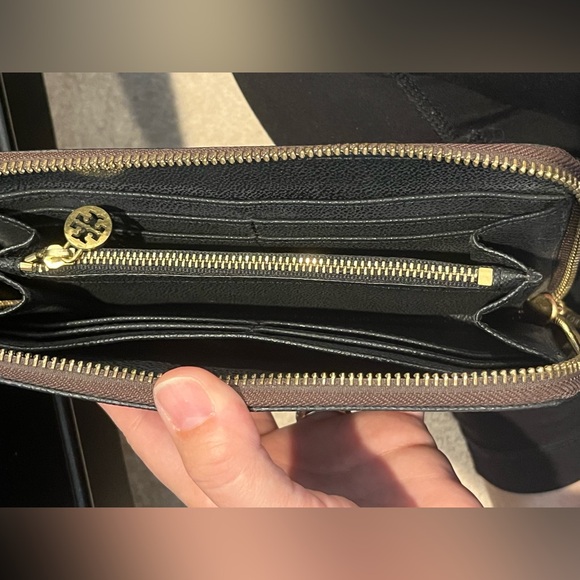 EUC Tory Burch black with tan stripe zip around wallet vintage from Saks - Picture 9 of 9